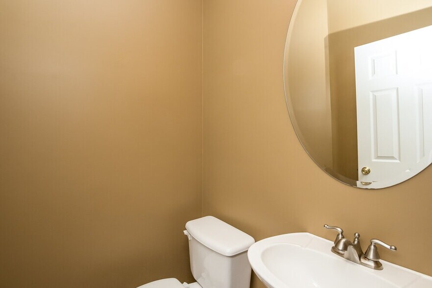 Building Photo - 6739 Island Pointe Dr