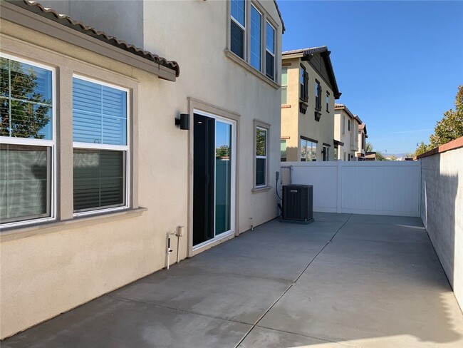 Building Photo - 30349 Village Knoll Dr