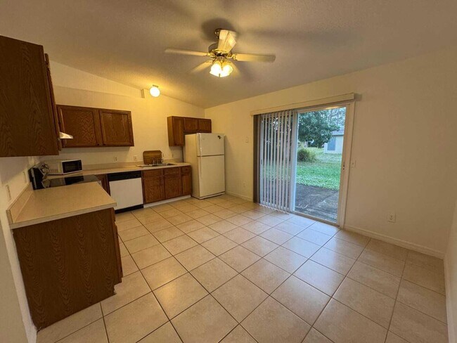 Building Photo - 865 17th Ln SW