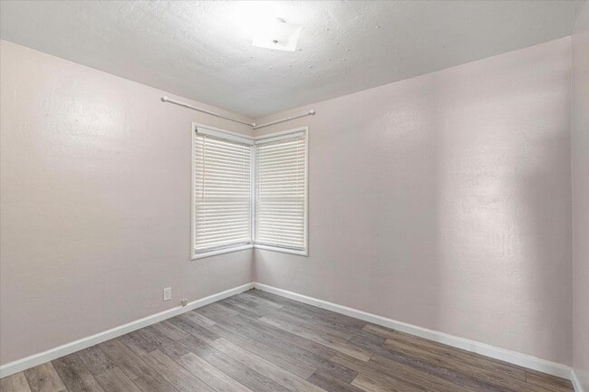 Building Photo - 2036 Center Rd