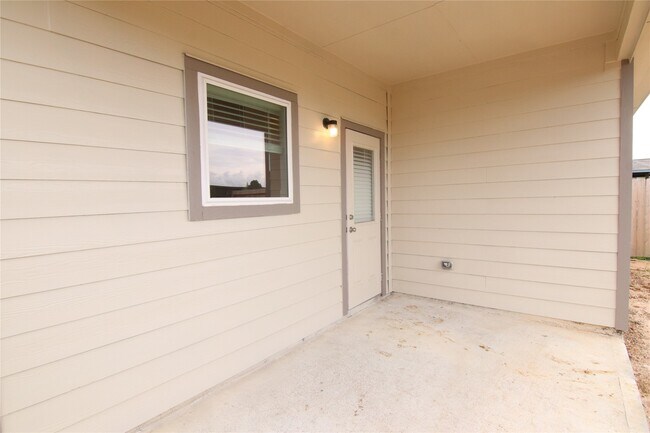 Building Photo - 24010 Farmstead Dr