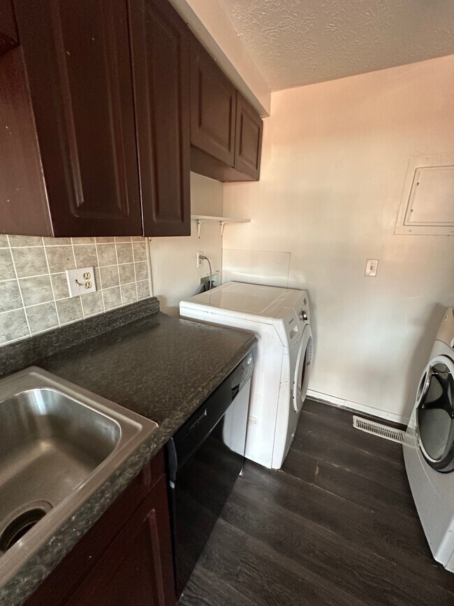 Building Photo - 2448 Burgandy Ln