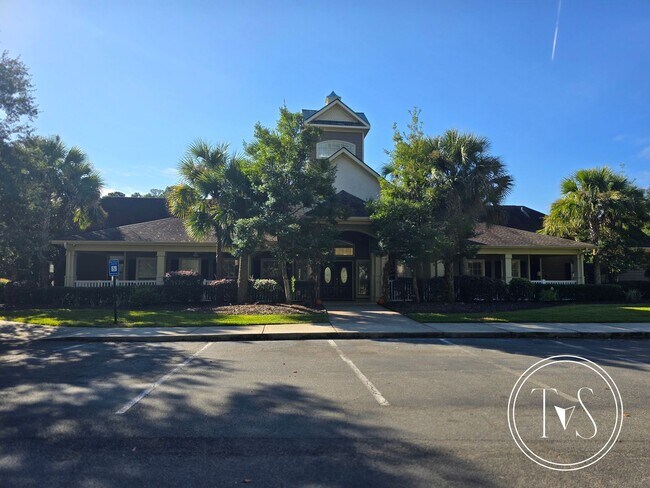 Building Photo - RATE DROP ALERT (was $2300/month)!