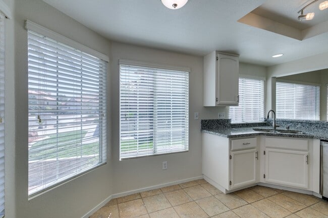 Building Photo - Cozy 3 bedroom single story house in Green Valley