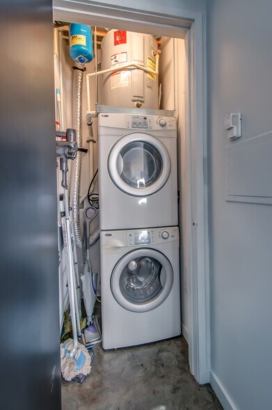 Building Photo - 600 12th Ave S