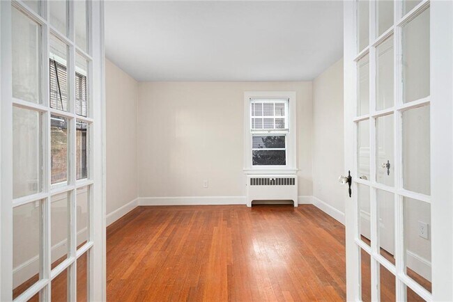 Building Photo - 118 Ruggles Ave