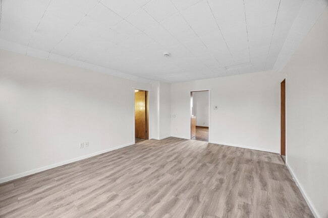 Building Photo - Adorable upper-floor APARTMENT One Bedroom. Washer/Dryer, Driveway parking for up to 3 vehicles. ...