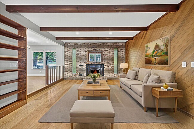 Building Photo - Charming 3-Bed / 2-Bath Retreat on Over an Acre in Sebastopol