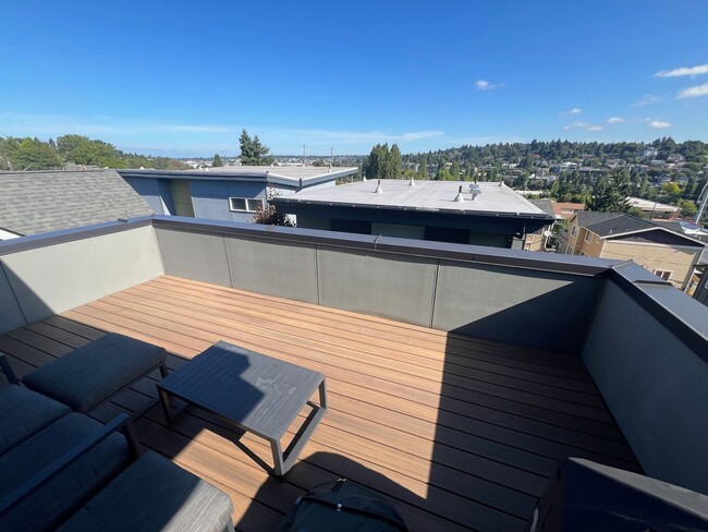 Building Photo - Modern 3-Bedroom Home in North Queen Anne