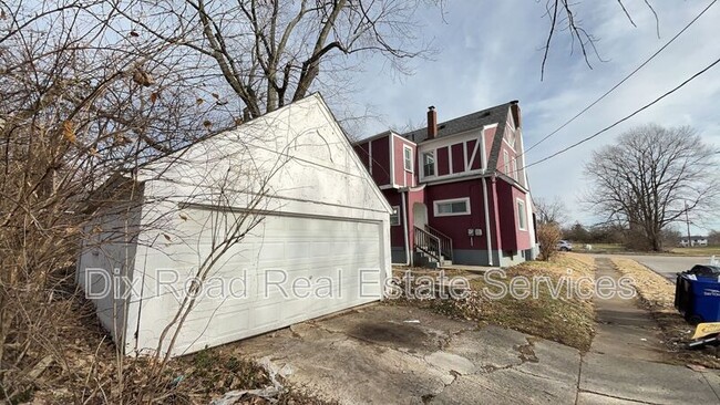 Building Photo - 1303 Kumler Ave