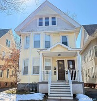 Building Photo - 876 Elm St