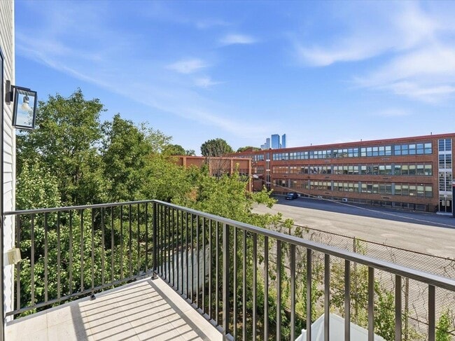 Building Photo - 220 Freeman Ave
