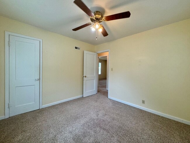 Building Photo - 2 Bedroom Home in Haysville, KS