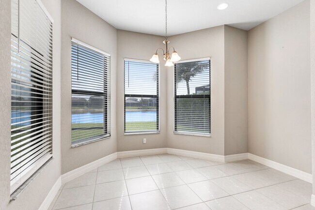 Building Photo - ** STONECREEK ** 3 BED + DEN / 3.5 BATH - ...