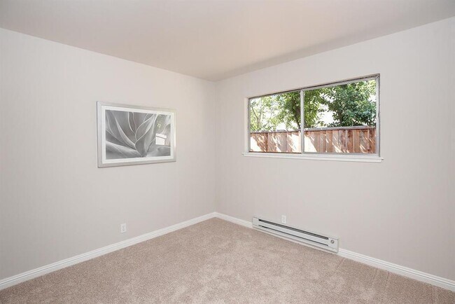 Building Photo - Belwood