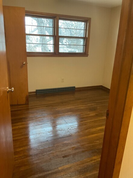 Bedroom 3 - 400 7th Ave SE