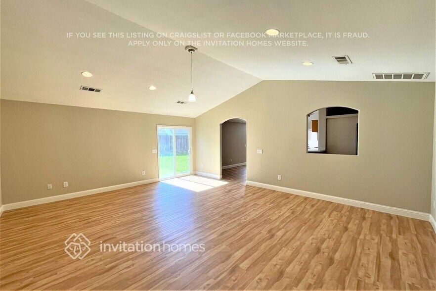 Building Photo - 1006 Breakers Ct
