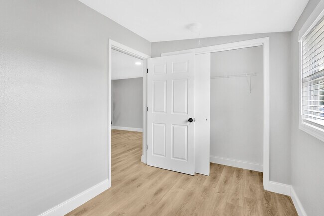 Building Photo - 1515 Sadlon Ave