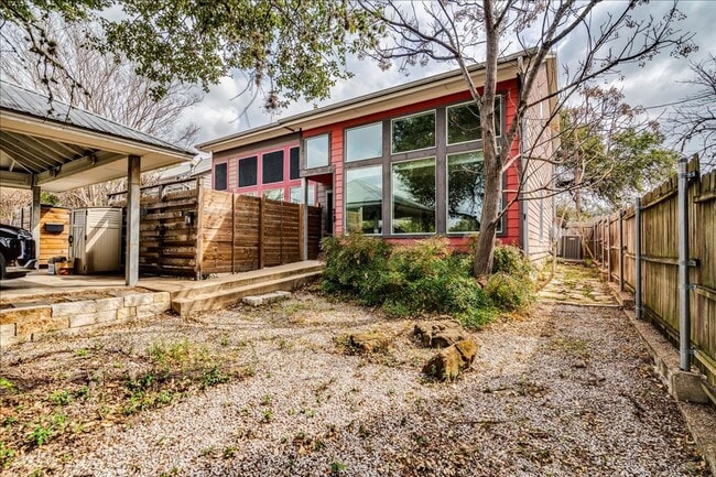 Building Photo - 2811 Hardeman-B