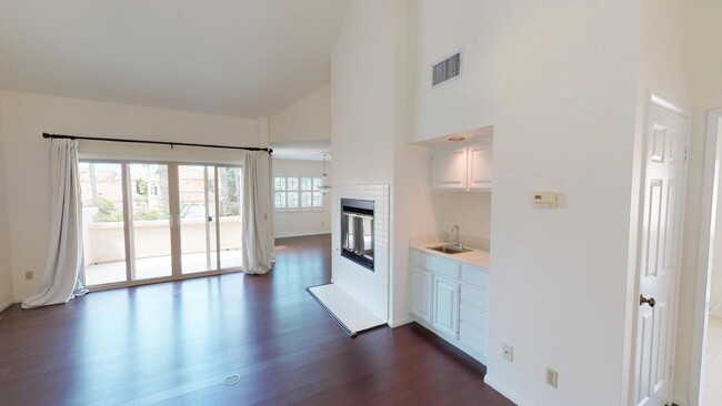 Primary Photo - Spacious 3 bedroom | Cays with partial oce...
