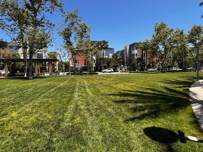 Building Photo - Luxury Condo in Lexington at Central Park West - Available Beginning of September!!