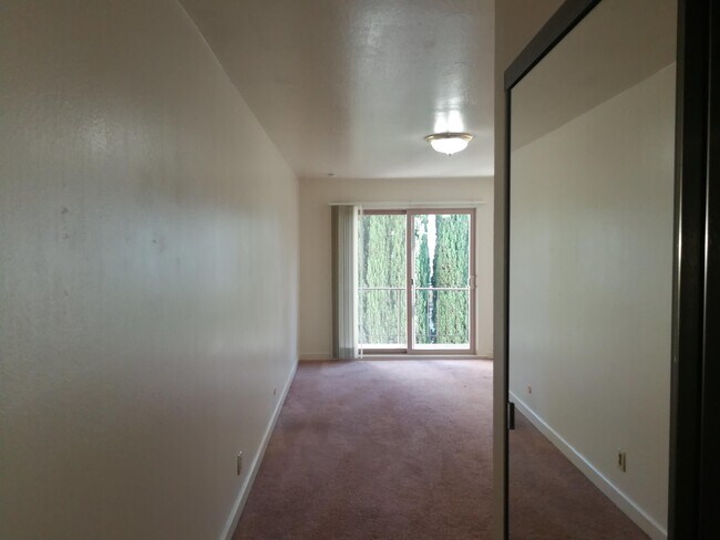 Building Photo - Uni Flats