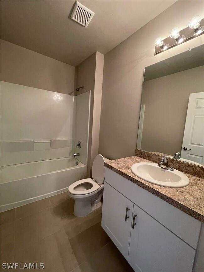 Building Photo - 5215 Butte St