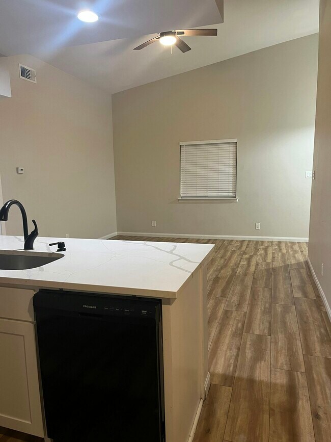 Building Photo - 1904 Hearthstone Dr