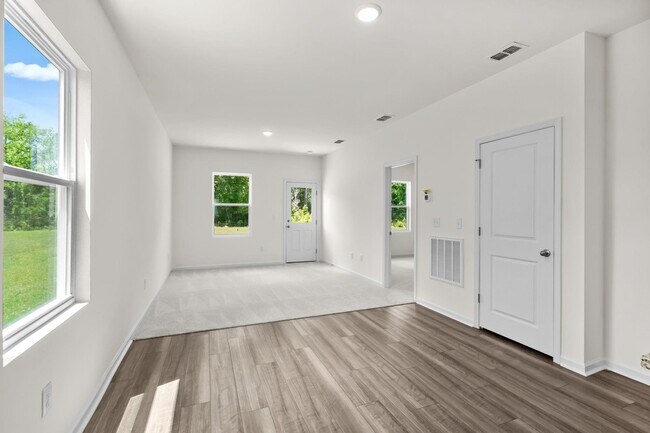 Building Photo - 450 Castillo Dr