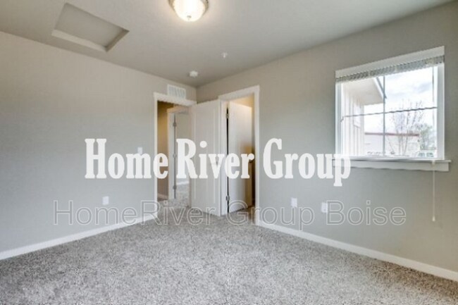 Building Photo - 928 E Wandering Ln