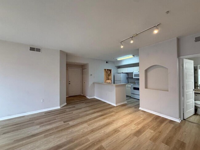 Building Photo - 5506 Metrowest Blvd