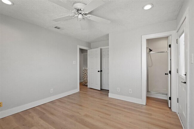 Building Photo - 4034 Reeves Dr