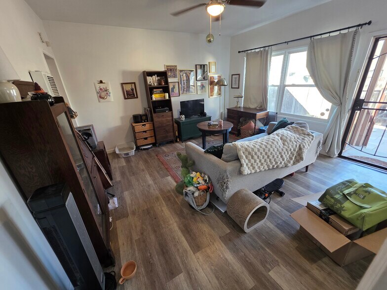 Primary Photo - 1139 Loma Ave