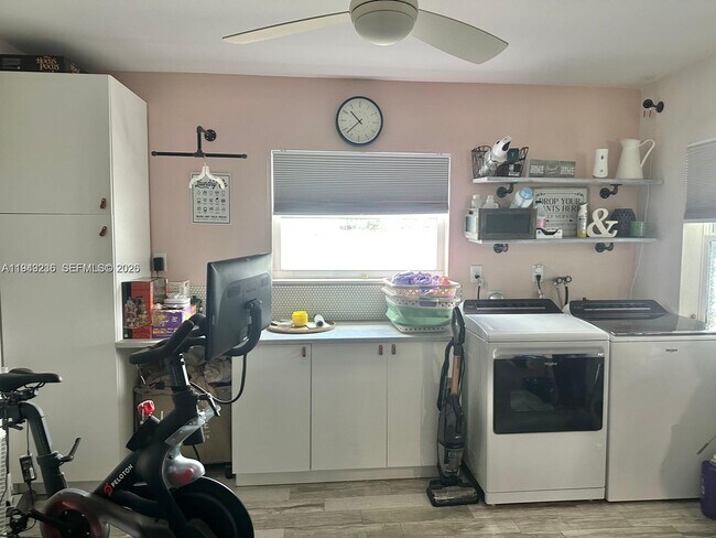 Building Photo - 651 E 38th St