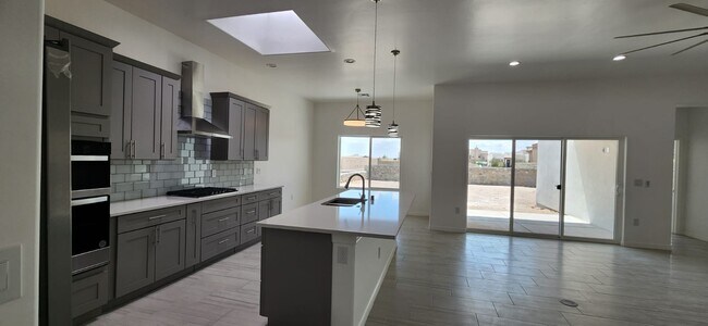 Building Photo - 3049 Chippewa Summit