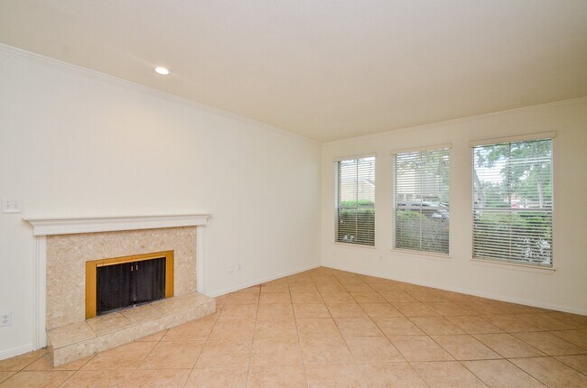 Building Photo - 2100 Tanglewilde St