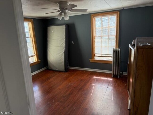 Building Photo - 270 Espanong Rd