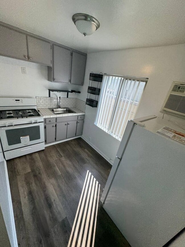 Building Photo - 0.0 bedroom in Los Angeles California 90033