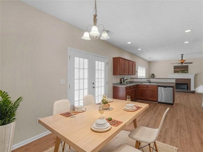 Building Photo - 362 Interlake