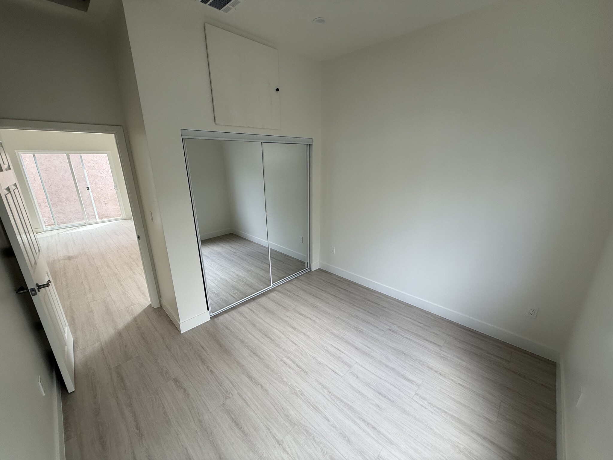 Building Photo - 10334 Eldora Ave