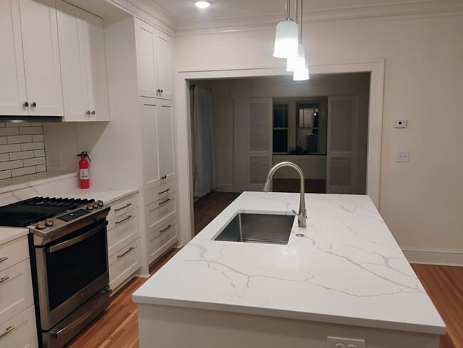 Building Photo - 1218 W 50th St