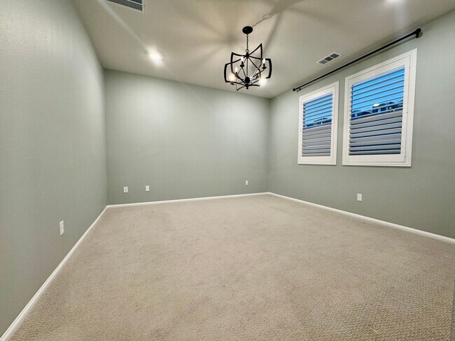 Building Photo - Beautiful 3 bedroom end unit in the heart of Rancho Mission Viejo