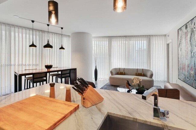 Building Photo - 801 S Miami Ave