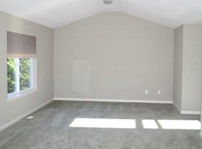 Building Photo - Beautiful home in quiet Puyallup neighborhood