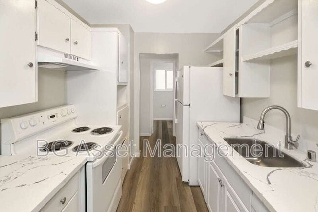 Building Photo - 1932 Ethan Wy