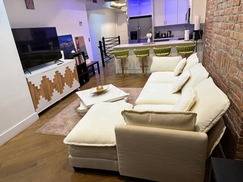 Building Photo - 1893 Pacific St