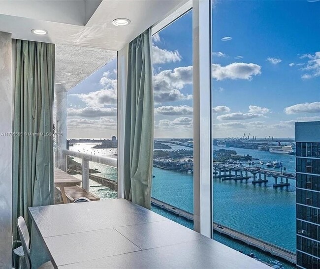 Building Photo - 1717 N Bayshore Dr