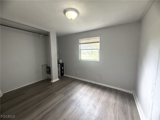 Building Photo - 8239 Suncoast Dr