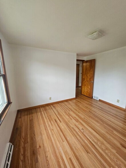 Building Photo - 44 Aurora Dr