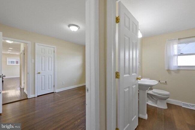 Building Photo - 244 Pomona Ave